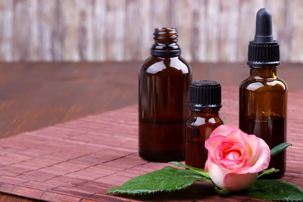  Sposób wykorzystania olejku z róży w pielęgnacji twarzy ciała i włosów