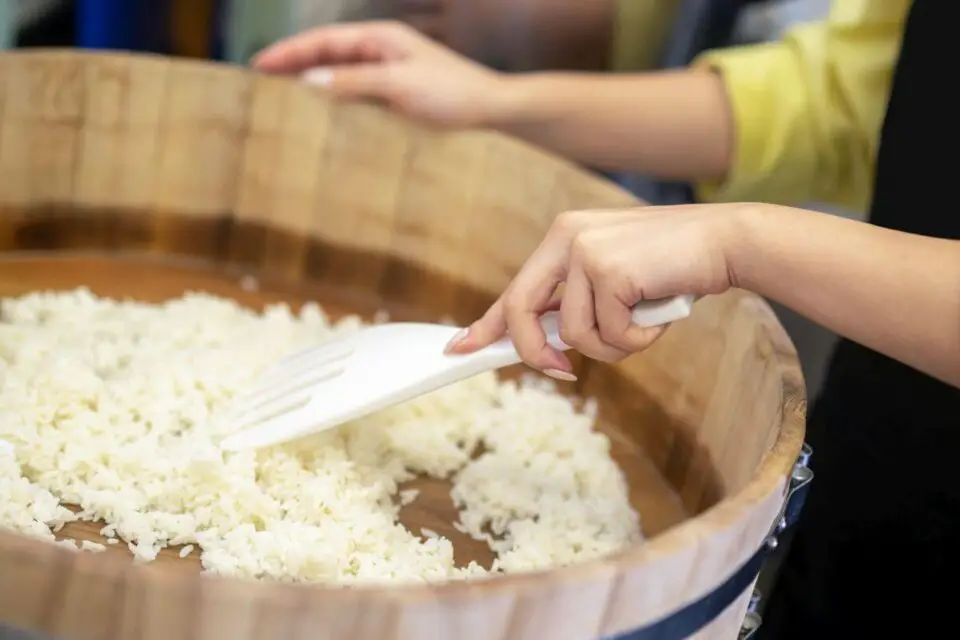 woda ryżowa na włosy przygotowywanie ryżu