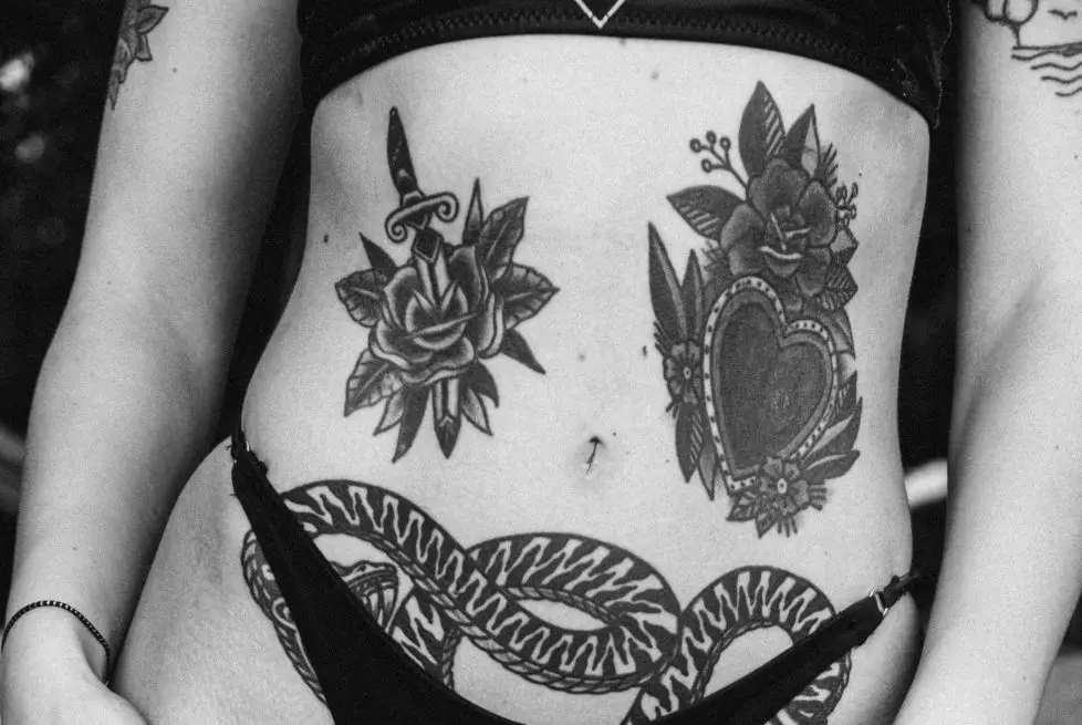 Tatuaze pod biustem galeria 6