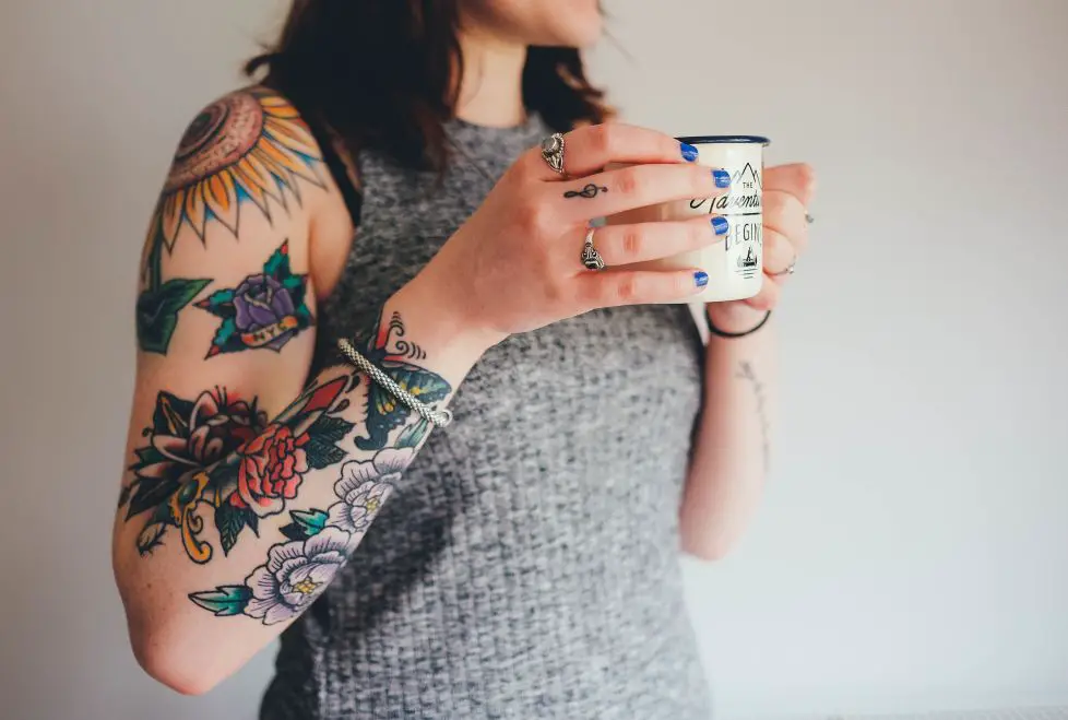 Wzory tatuazy przedramie Kwiaty i motywy roslinne