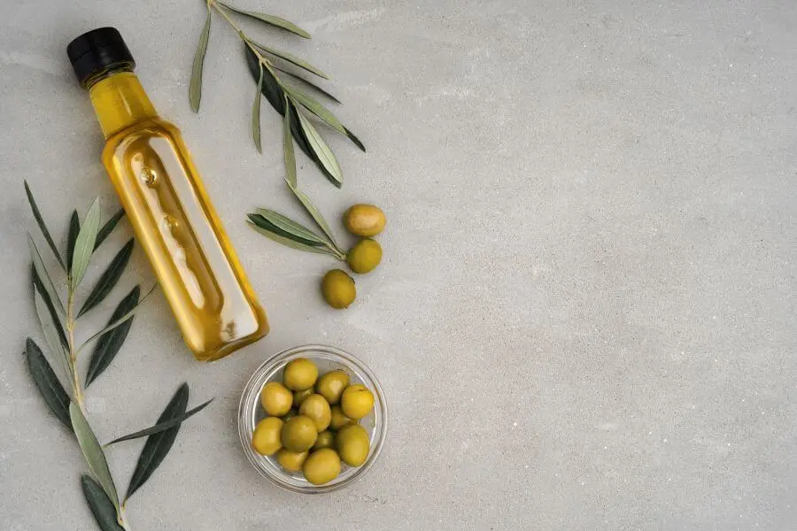 Oliwa z oliwek na włosy – działanie