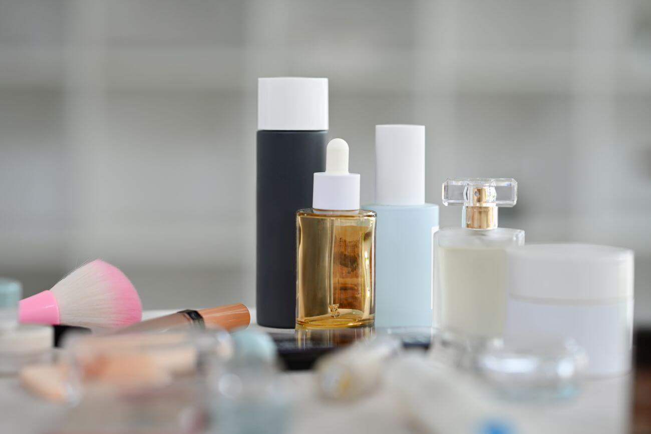 Przechowywanie kosmetyków – poznaj najważniejsze zasady