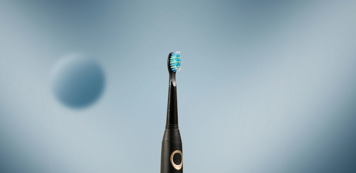 Szczoteczka soniczna do zębów – jak nowoczesna technologia zmienia codzienną higienę jamy ustnej?